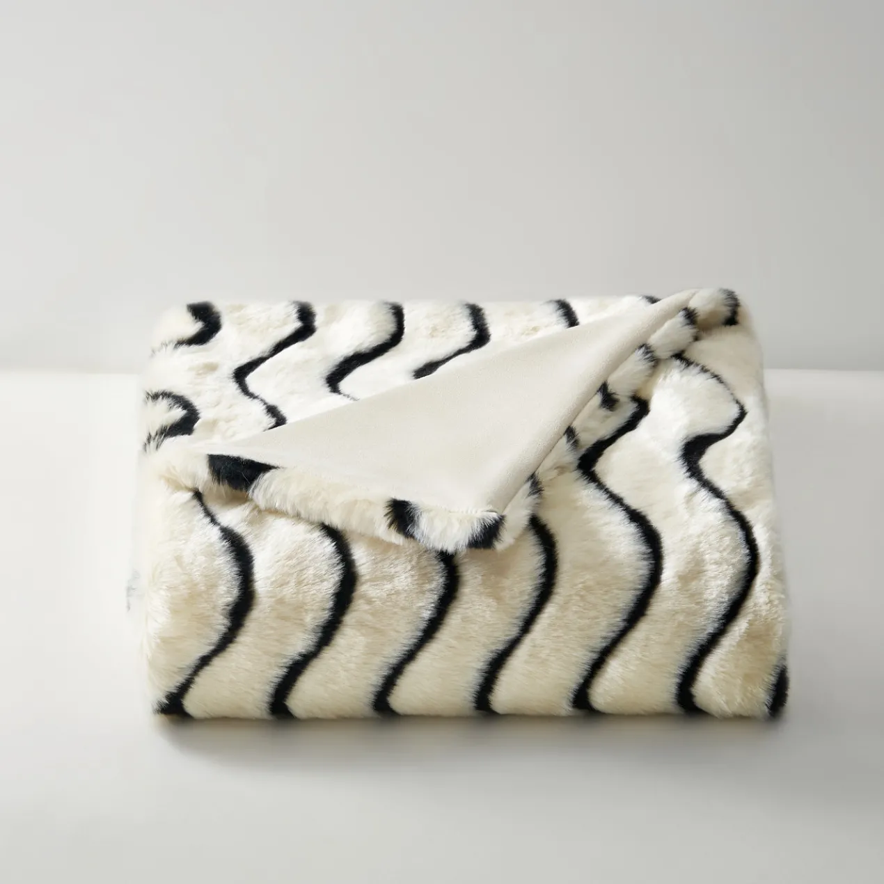 Dosia Wave Throw 50" x 60"