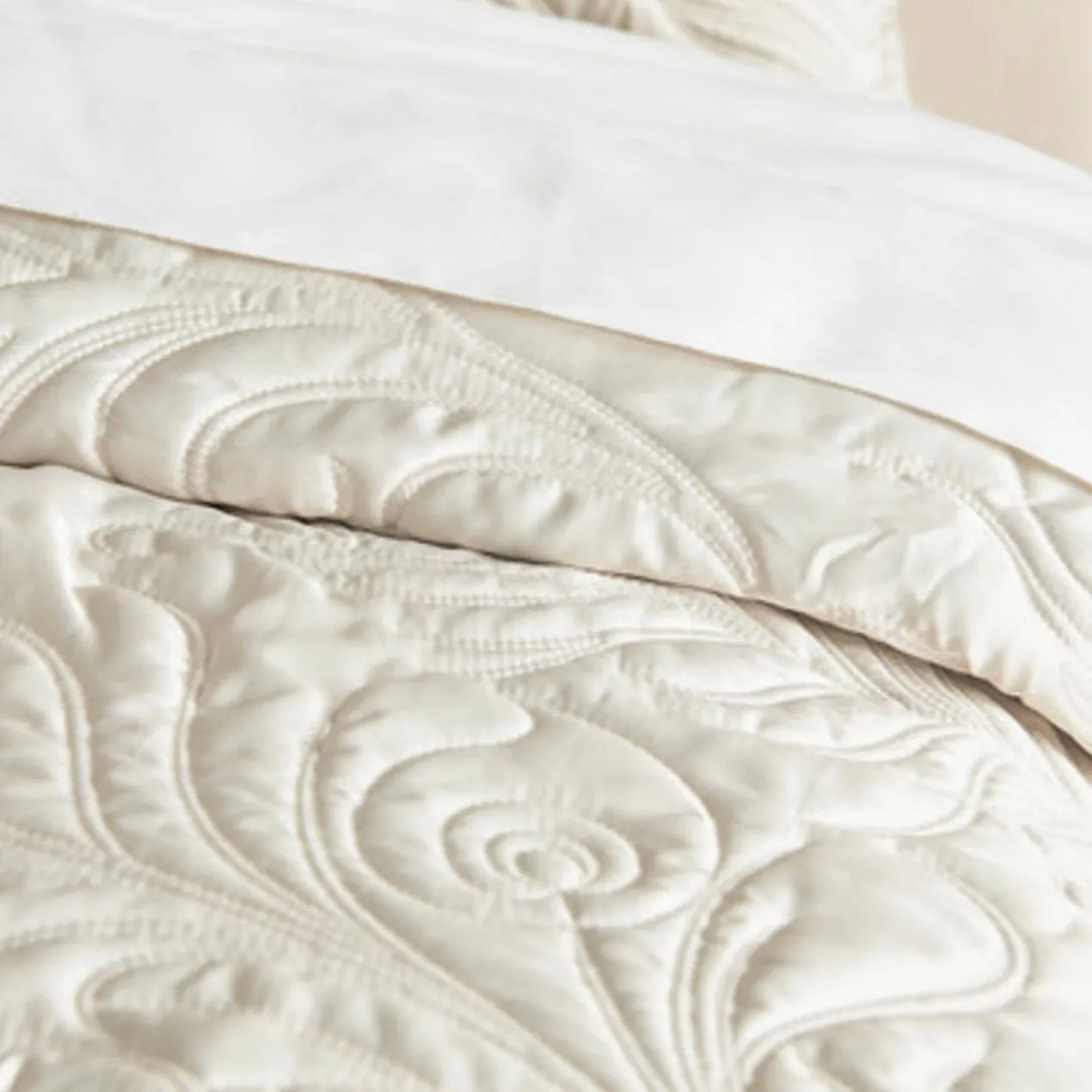 Peacock Bedding - Champagne