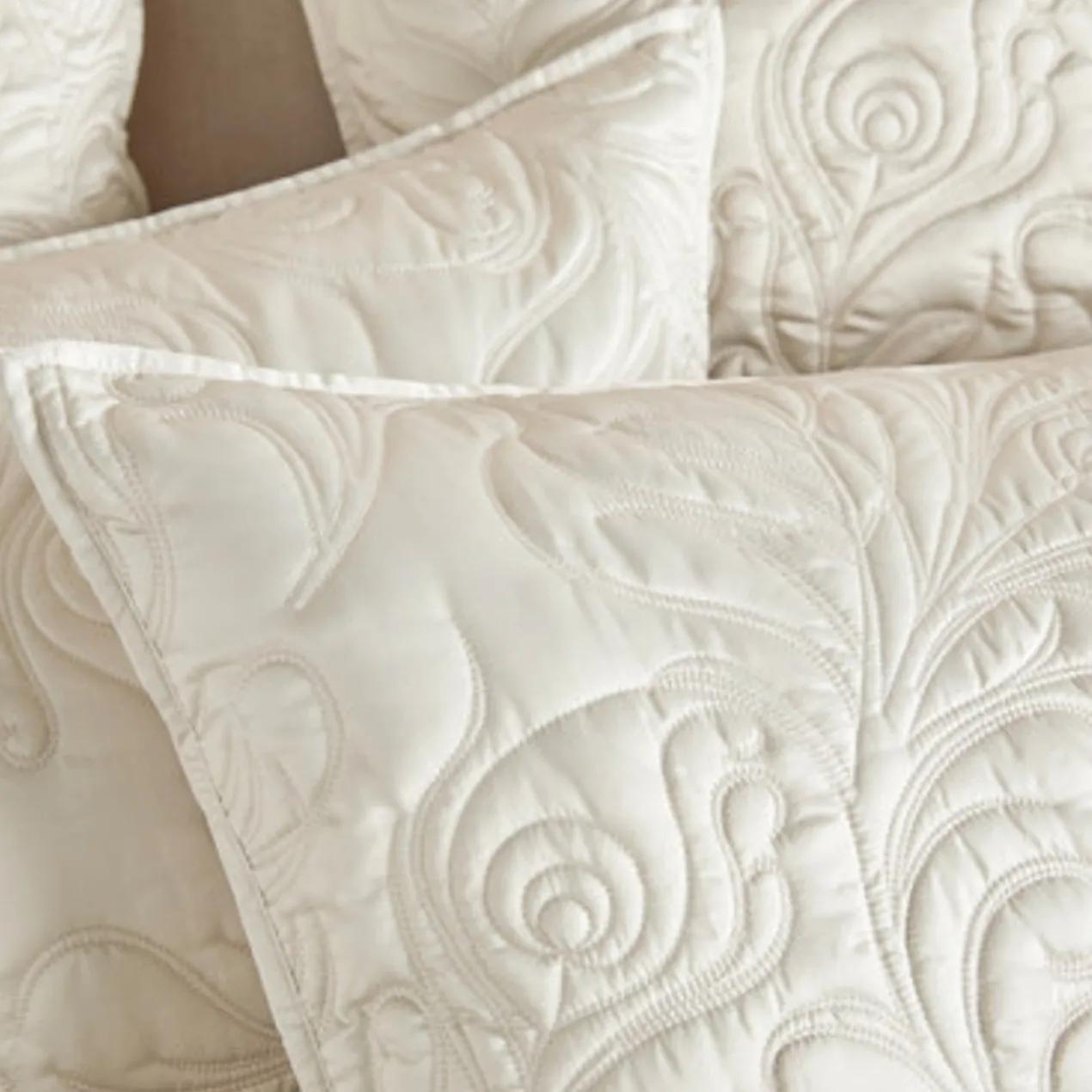 Peacock Bedding - Champagne